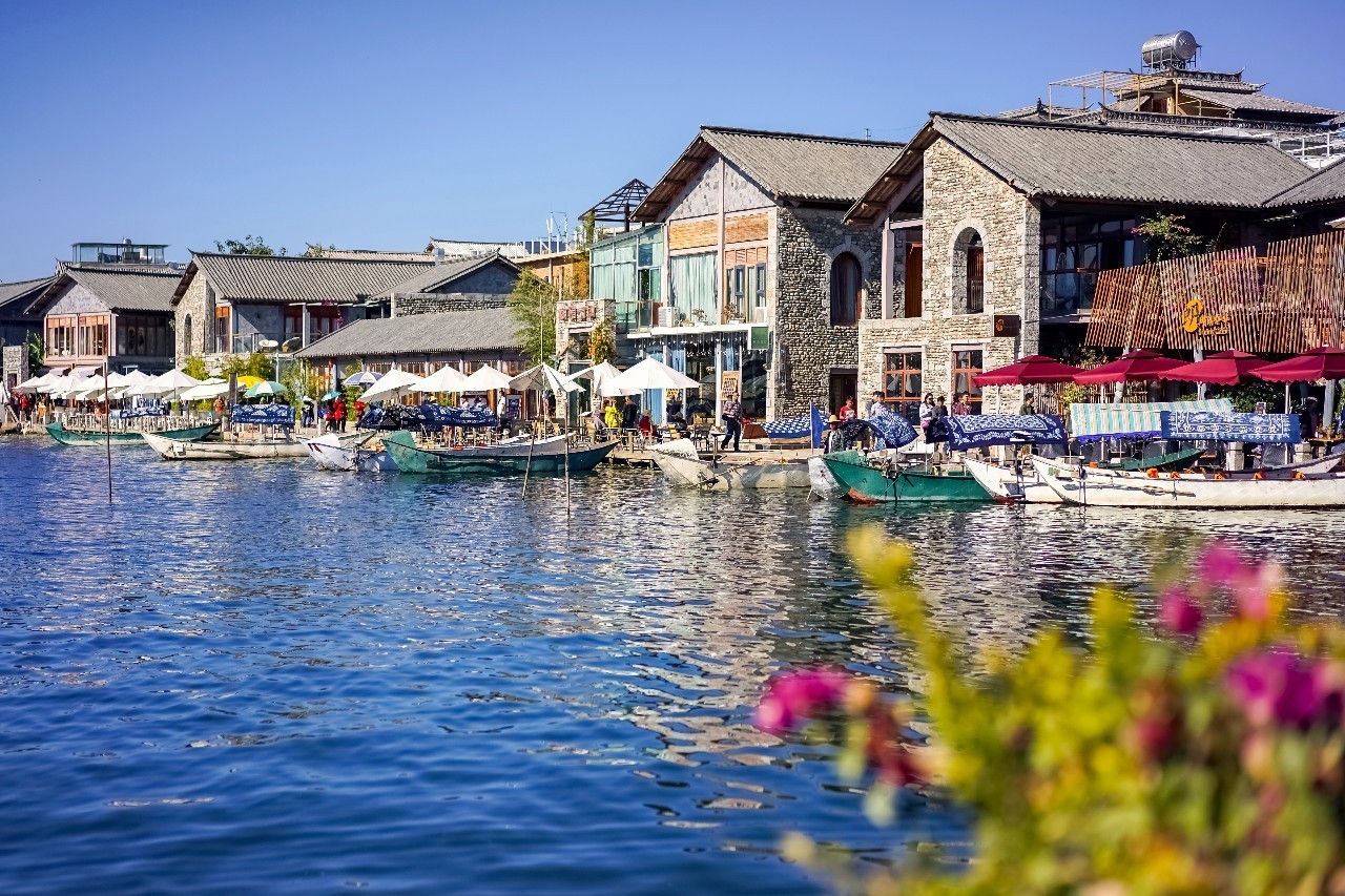 洱海首批客栈重启，能否寻回昔日的'诗和远方'？